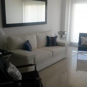 Sofa modelo RB en Aqua Clean almohadones sueltos.